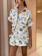 Conjunto de camisa de manga corta con estampado de peces personalizado para vacaciones y pantalones cortos teñidos anudados